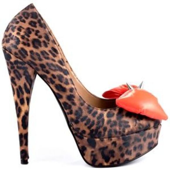 Shoes - Penny loves Kenny leopard platform pumps size 7.5